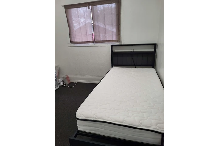 $895 : ROOM FOR RENT IN LONG BEACH image 6