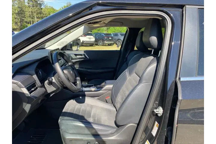 $25920 : Mitsubishi Outlander 2025 SE image 9