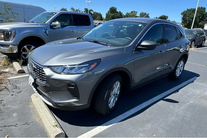 $23880 : Ford Escape 2023 Active 4dr image 1