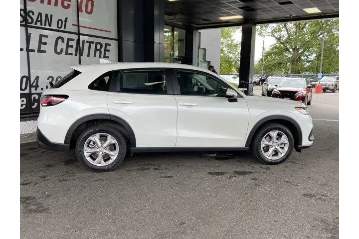 Honda HR-V 2025 AWD LX 4dr C image 4