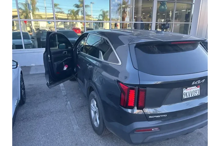$22335 : Kia Sorento 2023 LX 4dr SUV image 6