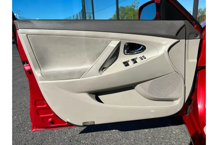 $10495 : 2011 Camry LE image 8
