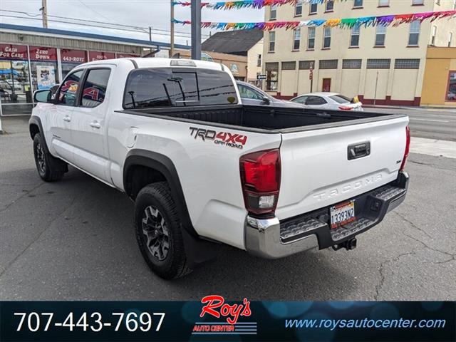 $32995 : 2018 Tacoma SR5 V6 4WD Truck image 6