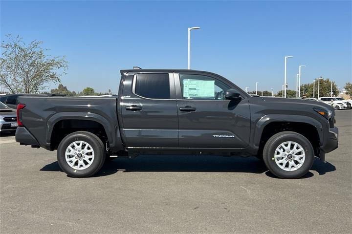 $42944 : New 2024 Tacoma SR5 Double Ca image 3