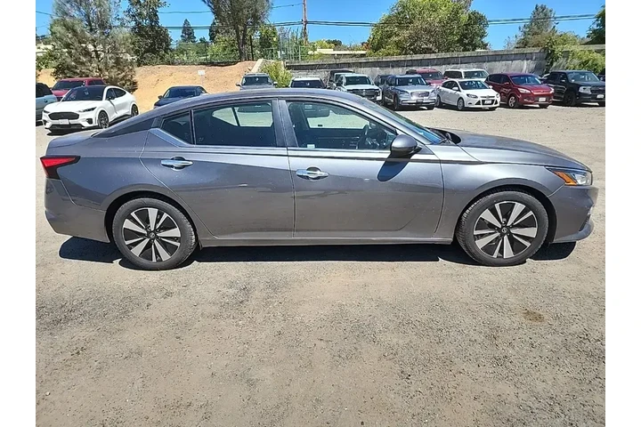 $17200 : Nissan Altima 2022 2.5 SV 4d image 7
