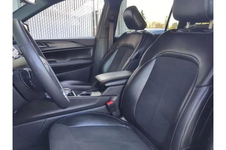 $24998 : Jeep Grand Cherokee L 2023 4 image 6