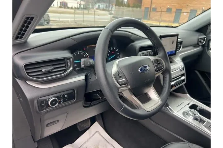 $35475 : Ford Explorer 2024 AWD XLT 4 image 7