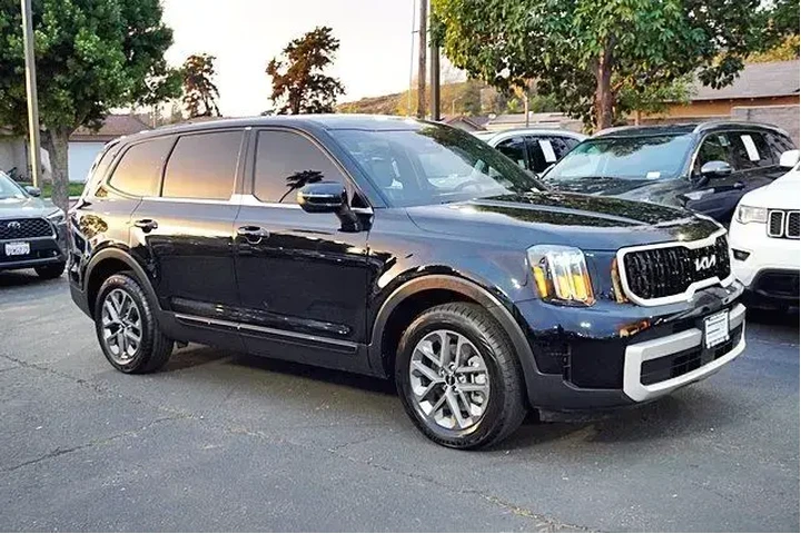 $28250 : Kia Telluride 2024 LX 4dr SU image 6