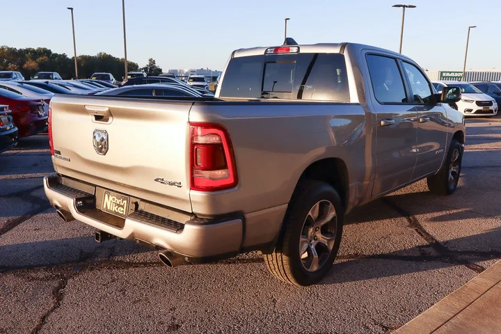 $44988 : 2024 1500 Laramie 4x4 Crew Ca image 4