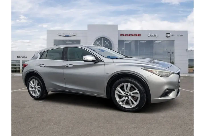 $13987 : INFINITI QX30 2018 Base 4dr image 1