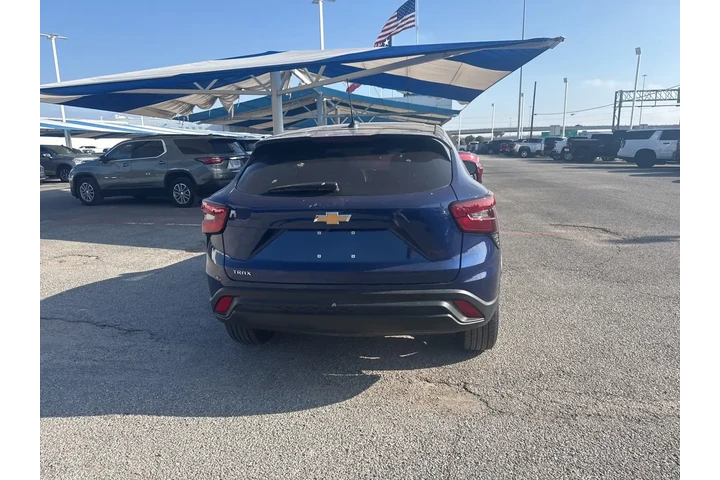 $19701 : Chevrolet Trax 2024 LS 4dr C image 6