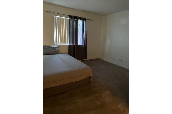 $950 : HABITACIÓN RENTA LA 90057 image 2