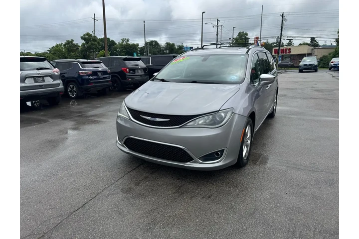 $9980 : 2018 Pacifica Limited FWD image 6