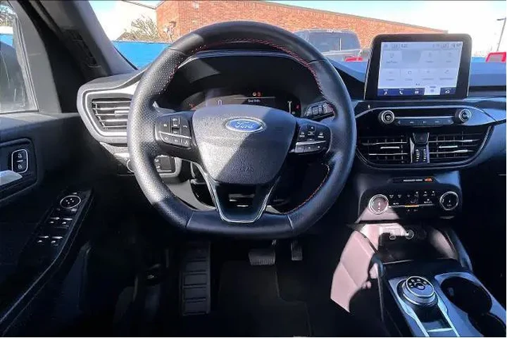$25127 : Ford Escape 2025 ST-Line 4dr image 6