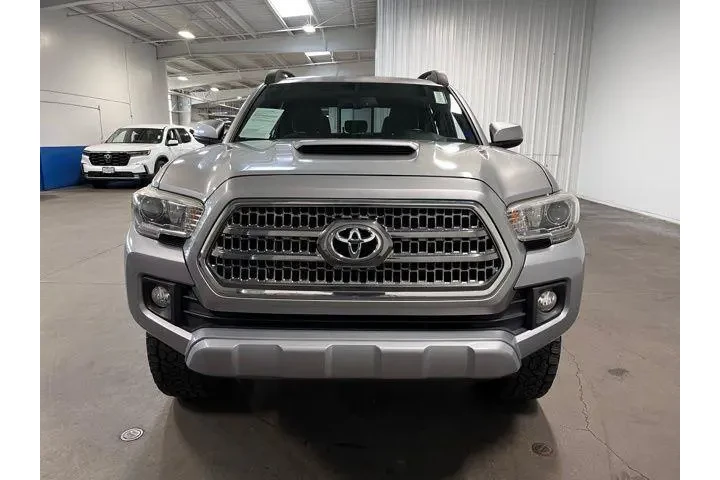 $30938 : Toyota Tacoma 2017 4x4 TRD S image 8