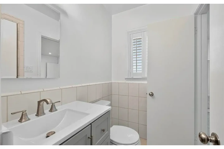 $2500 : 3 Bed 2Bath in Vermont Ave, LA image 8