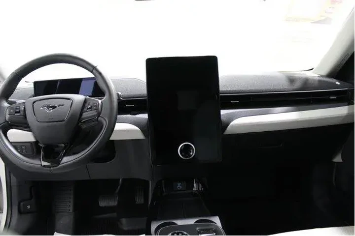 $24959 : Ford Mustang Mach-E 2021 AWD image 2