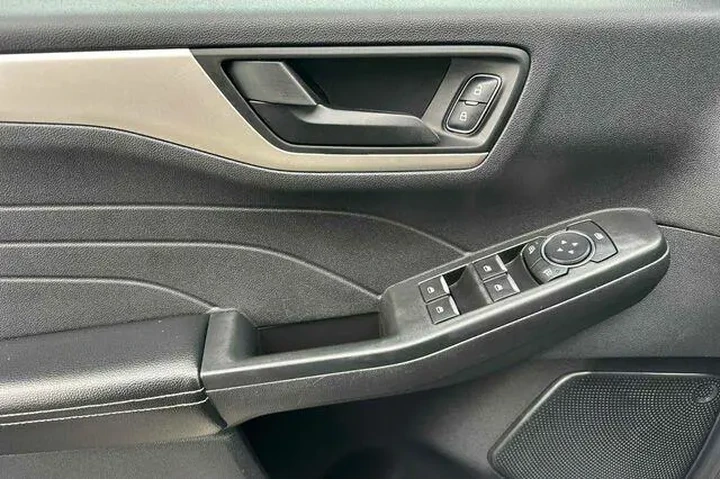 $14925 : Ford Escape 2022 SE 4dr SUV image 10