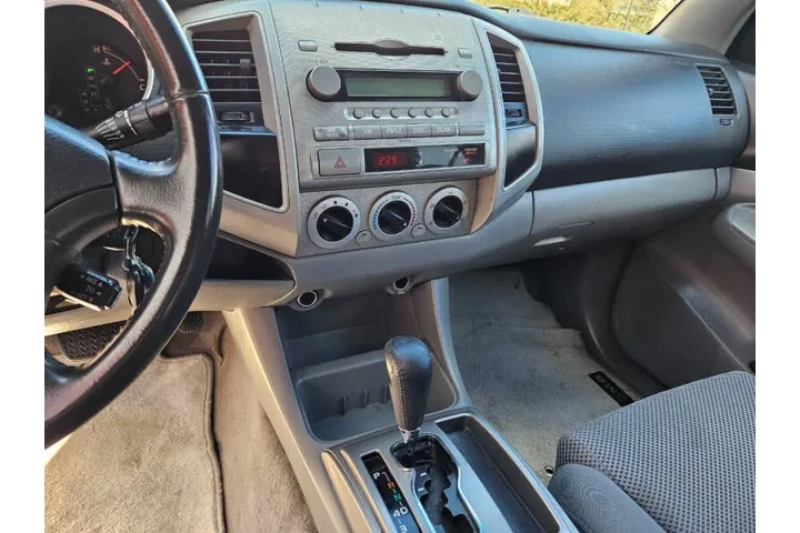 $9999 : 2005 Tacoma PreRunner V6 image 8