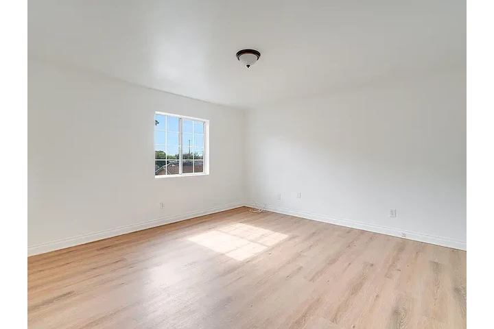 $3700 : Beautiful Home 4B/2B image 4