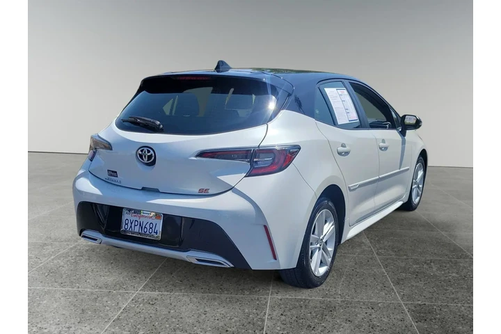 $21970 : Toyota Corolla Hatchback 202 image 5