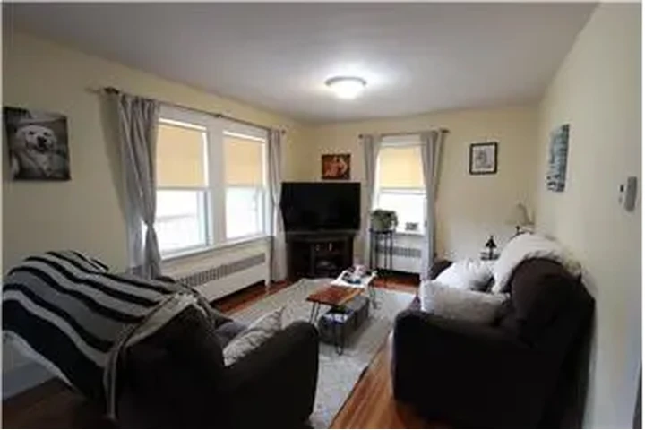 $2700 : Rental property with 3 bedro image 3