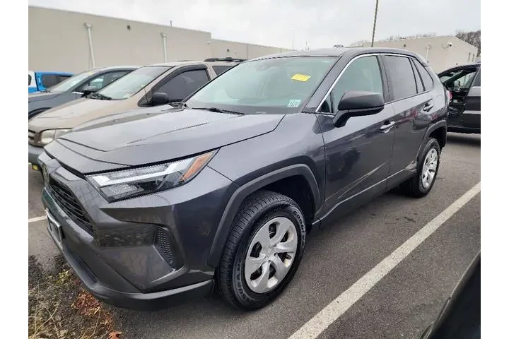 $24499 : Toyota RAV4 2023 AWD LE 4dr image 2