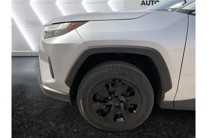 $27500 : Toyota RAV4 2024 AWD LE 4dr image 7