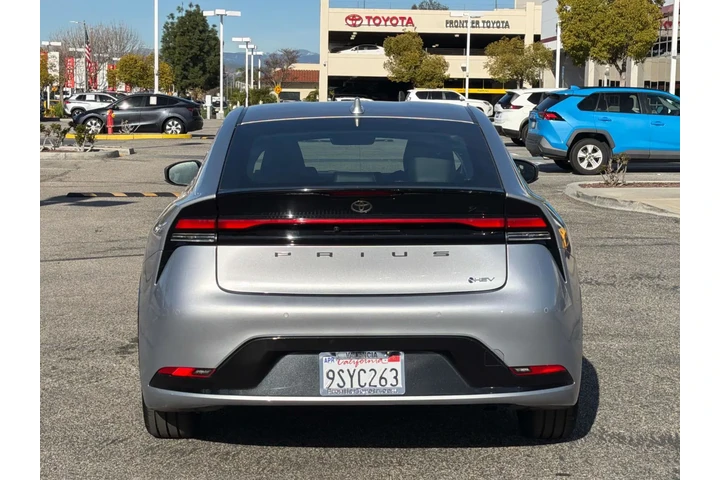 $29410 : Toyota Prius 2025 LE 4dr Hat image 4