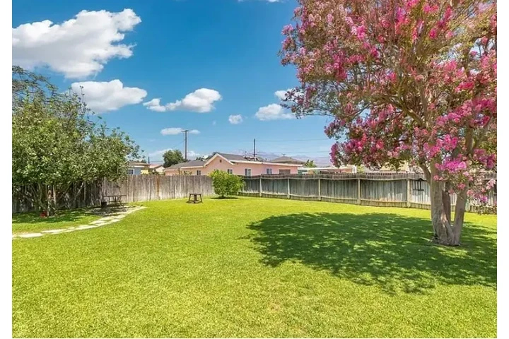 $1750 : Completely Remodeled 2-Bedroom image 1