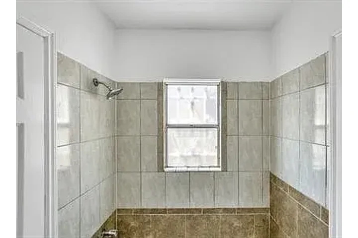 $1550 : Hot 2bd 1ba @ LA image 3