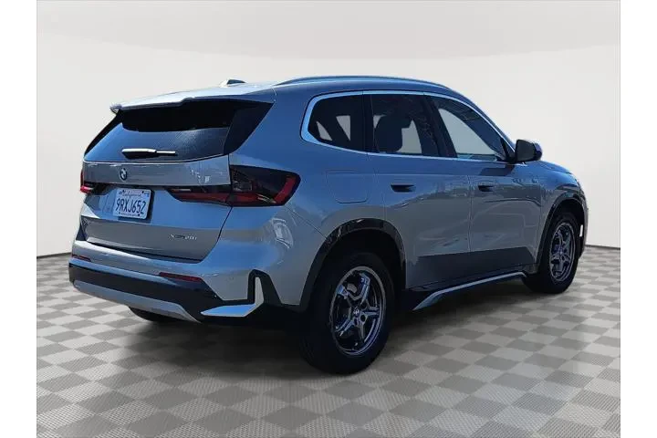 $30986 : BMW X1 2024 AWD xDrive28i 4d image 5