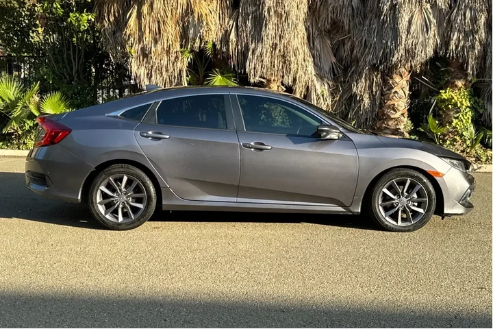 Honda Civic 2020 EX 4dr Seda image 2