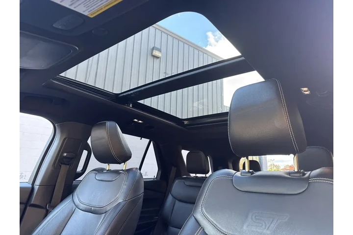$27795 : Ford Explorer 2022 AWD ST 4d image 10