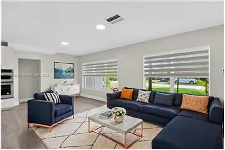 $6900 : Rental property with 3 bedro image 7