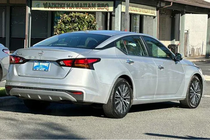 $18850 : Nissan Altima 2023 2.5 SV 4d image 3