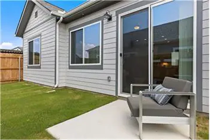 $1578 : Rental property with 1 bedro image 3