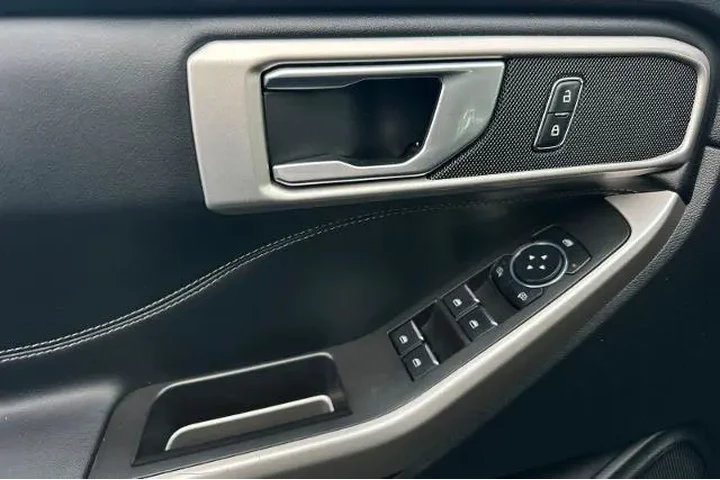 $29850 : Ford Explorer 2023 XLT 4dr S image 10