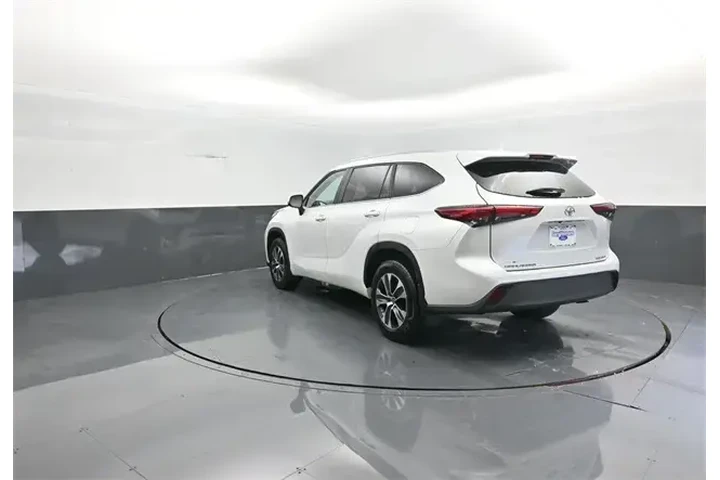 $39921 : Toyota Highlander 2023 AWD L image 5