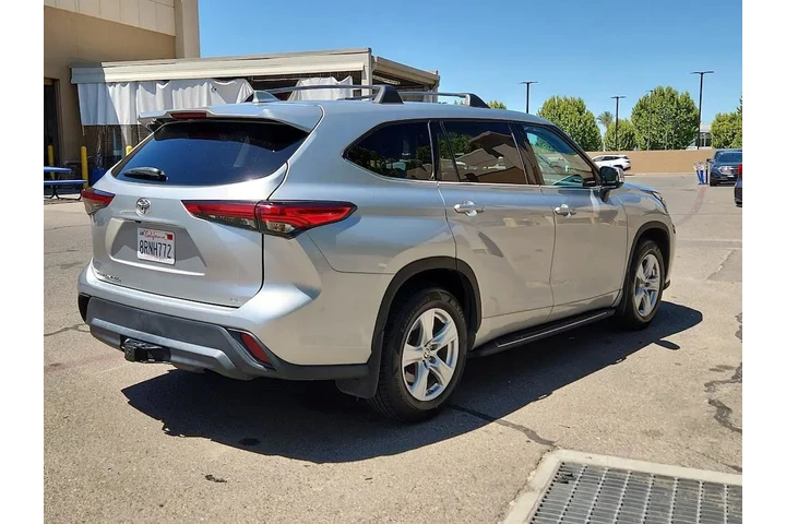 $27998 : Toyota Highlander 2020 LE 4d image 5