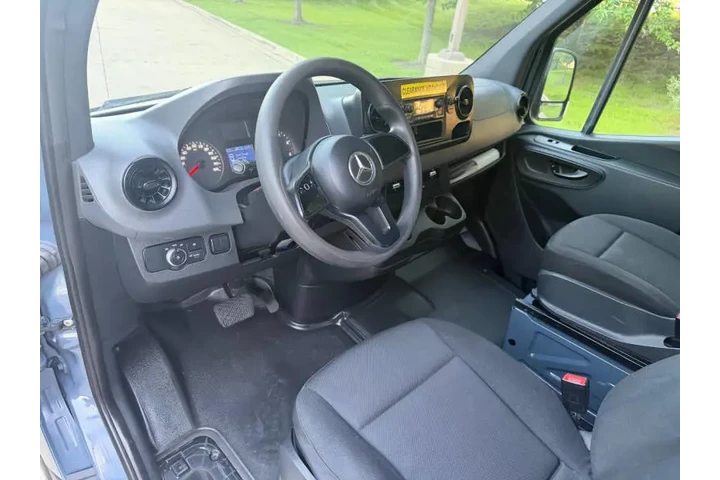 $27997 : 2019 Mercedes-Benz Sprinter 2 image 9