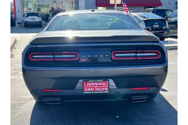 $17998 : Dodge Challenger 2018 SXT 2d image 5