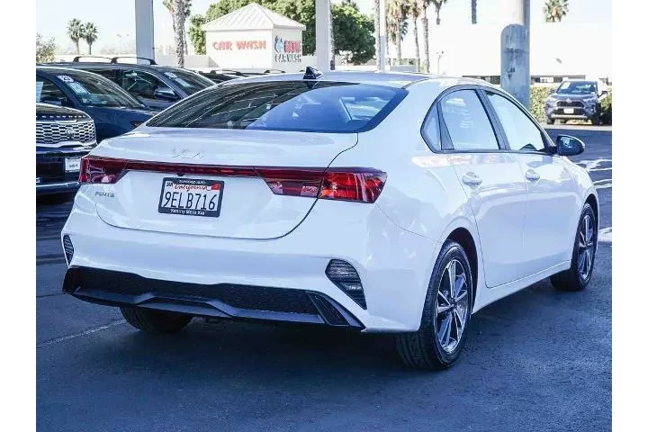 $17491 : Kia Forte 2023 LXS 4dr Sedan image 8