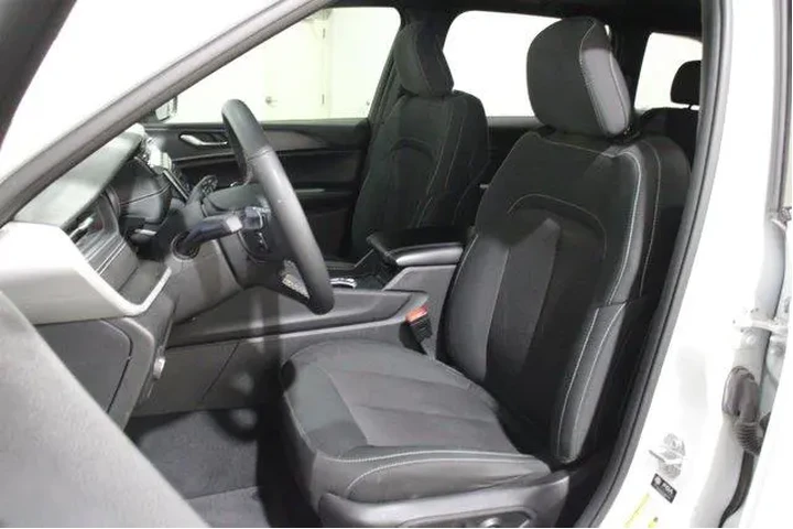 $31892 : Jeep Grand Cherokee 2024 4x4 image 5