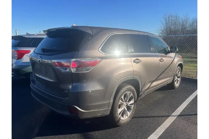 $9850 : Toyota Highlander 2015 LE 4d image 2