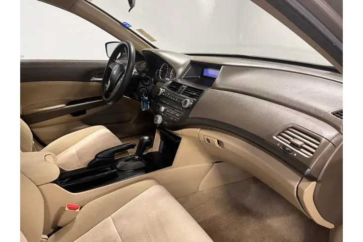 $9952 : Honda Accord 2010 LX-P 4dr S image 10