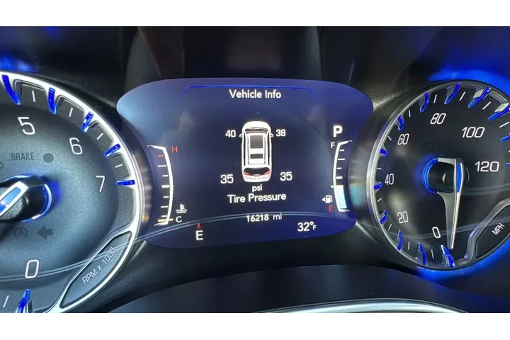 $35995 : 2025 PACIFICA image 3