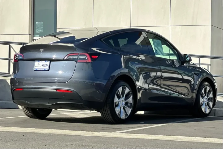$30900 : Tesla Model Y 2022 AWD Long image 3