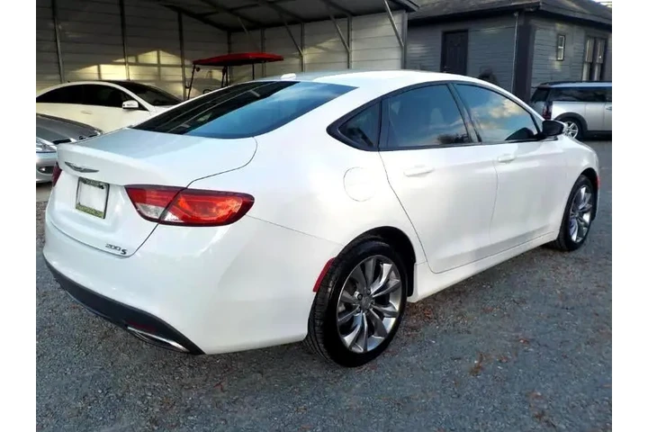 $7399 : 2015 200 S image 5