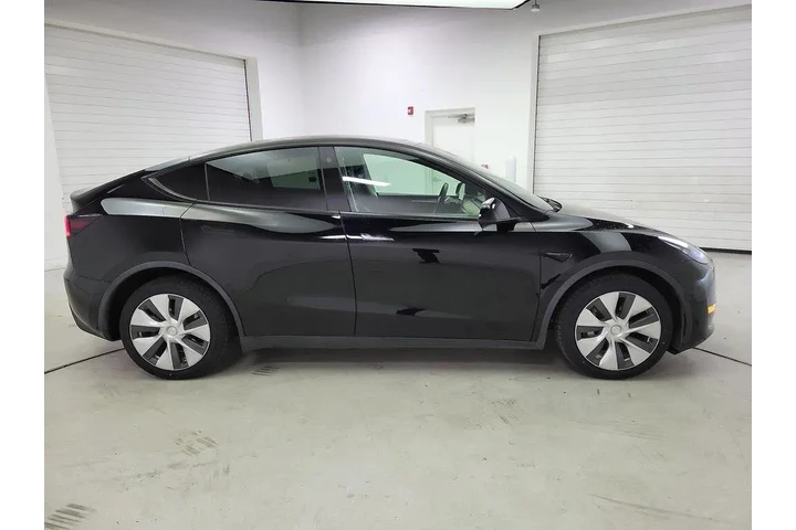 $28998 : Tesla Model Y 2022 AWD Long image 4